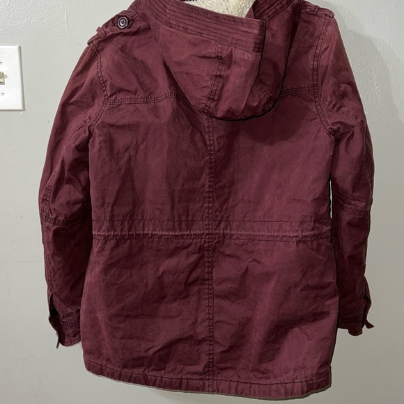 American Eagle Outfitters winter coat. Size medium in burgundy. - Picture 5 of 7